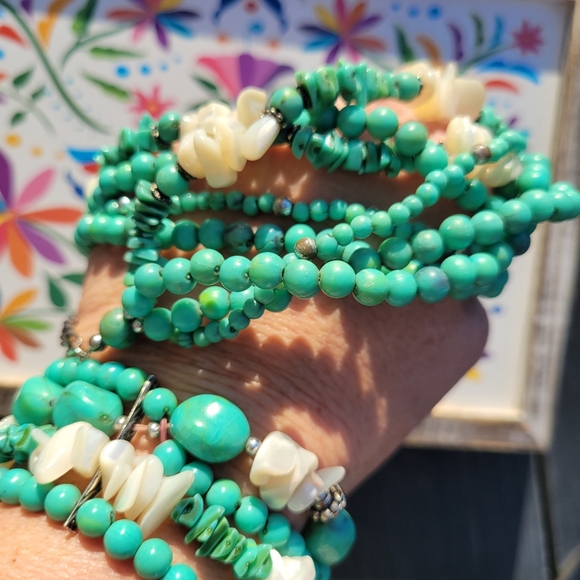 Beaded Necklace & Bracelet Set ~ Turquoise & Mother of Pearl (Faux?) ~ Pretty! - Picture 5 of 16
